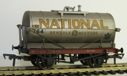 37-659Z 3 pack 14 Ton Tank National Benzole weathered (image for) 37-659Z 3 pack 14 Ton Tank National Benzole weathered